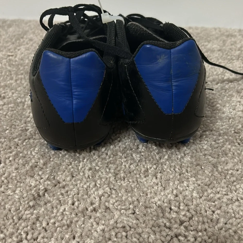 Adidas kids, soccer cleats size 6 - Picture 3 of 8